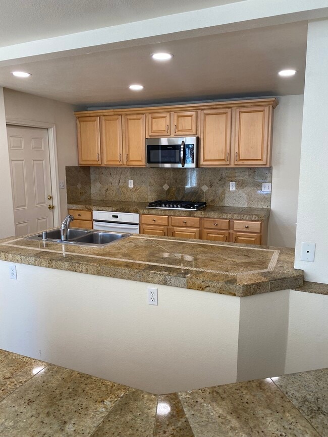 Building Photo - 1051 Osage Dr