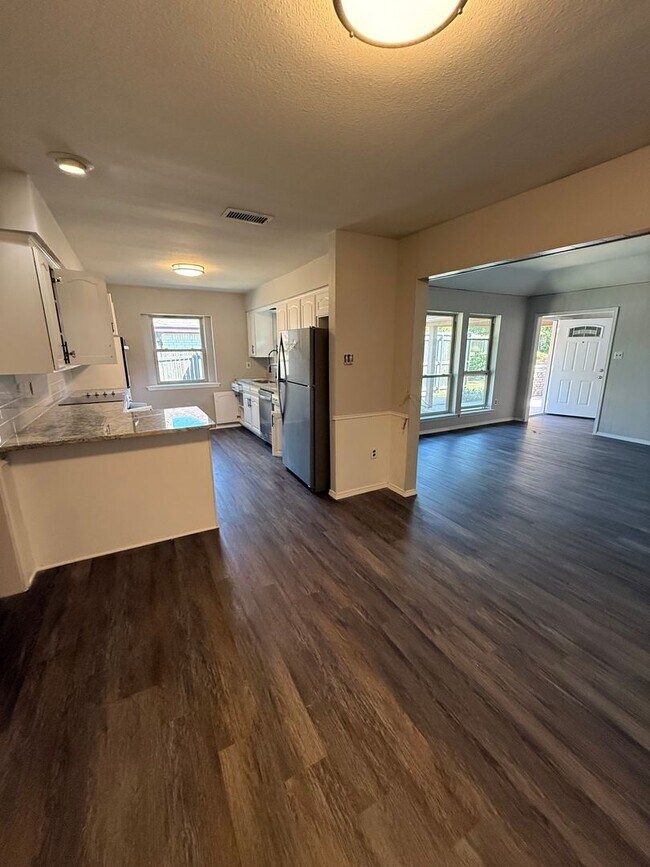 Building Photo - LEMONWOOD7412-14