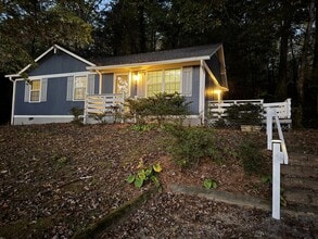 Building Photo - Black Mountain - Newly Renovated 3 Bedroom