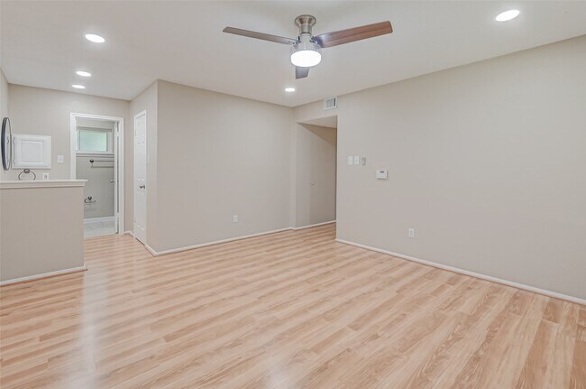 Building Photo - 2302 Brook View Ln