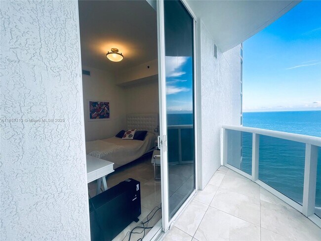 Building Photo - 16001 Collins Ave