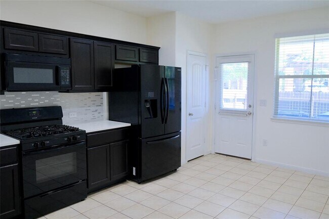 Building Photo - 2880 Donnell Dr