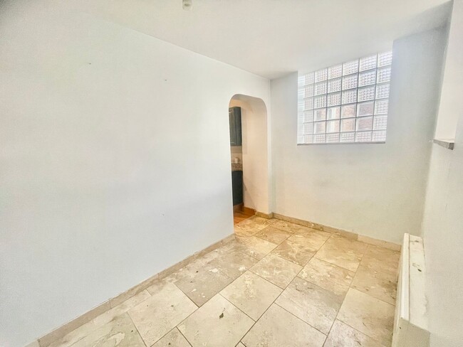 Building Photo - Beautifully Renovated 3-Bedroom 2.5 Rental...