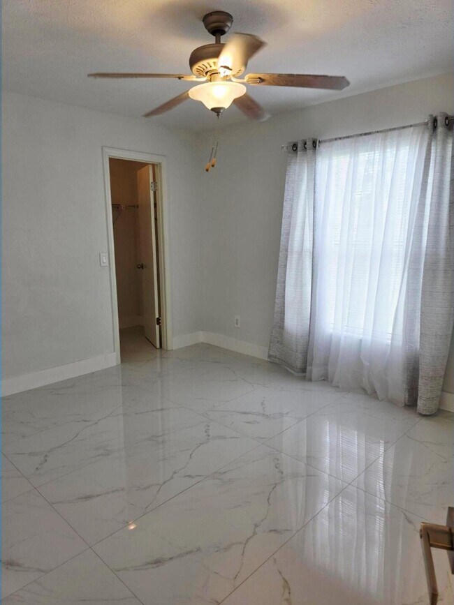 Building Photo - 1697 SW Clover St