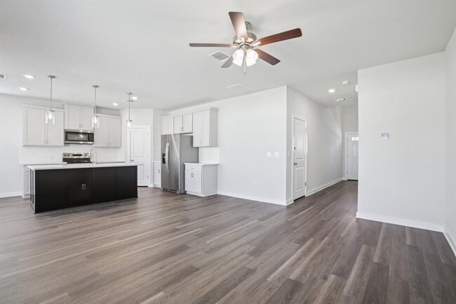 Building Photo - 2332 Delano Dr