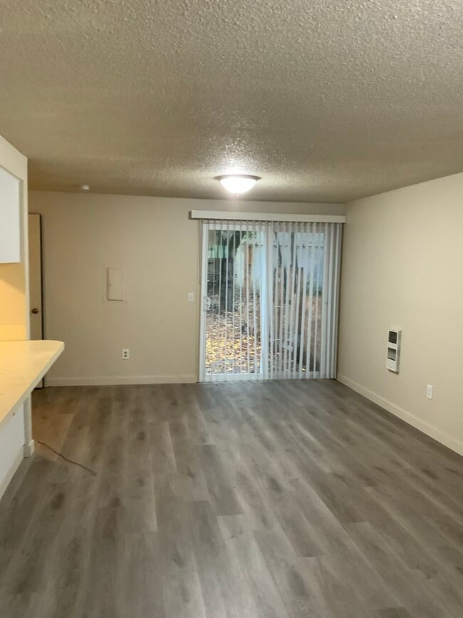 Building Photo - ** COMING SOON!** Cozy 2 Bed/1.5 Bath Cond...