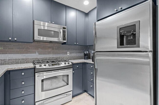 Building Photo - 3338 Peachtree Rd NE