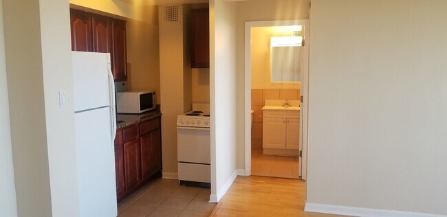 Building Photo - 4180 N Marine Dr