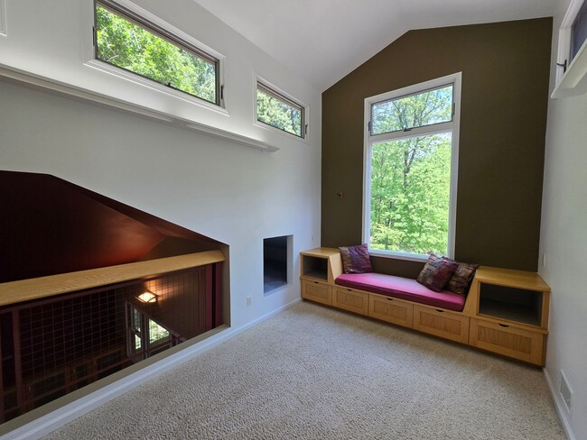Building Photo - Design and Uniquity Radiate in this Centra...