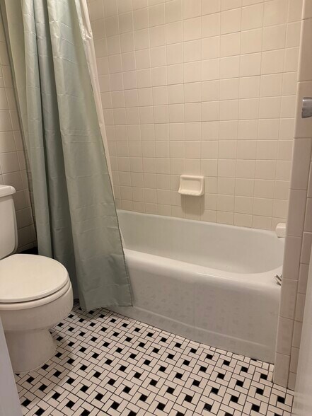 Building Photo - 2800 Wisconsin Ave NW