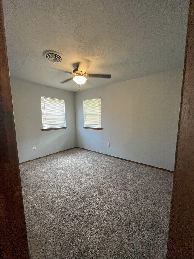 Building Photo - 104 SW 45th St