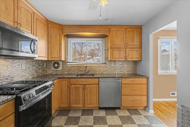 Building Photo - 5 Knollwood Dr