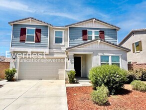 Building Photo - 4 Bed/3 Bath Home with Fenced Yard & Garage / Vouchers Accepted / Available Now!