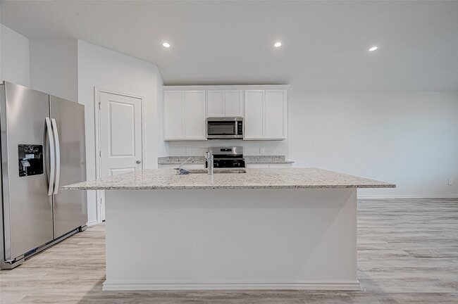 Building Photo - 5034 Balcolm Dr
