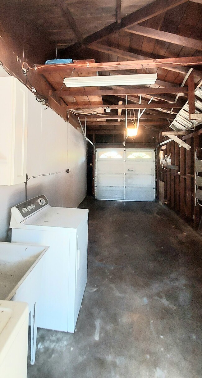 Building Photo - 1321 Evergreen Dr