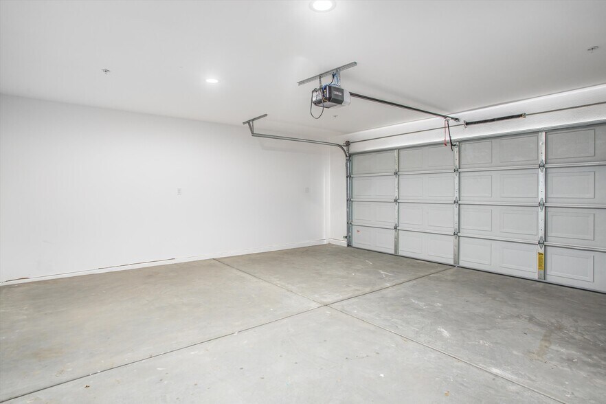 Building Photo - 66079 Cahuilla Ave