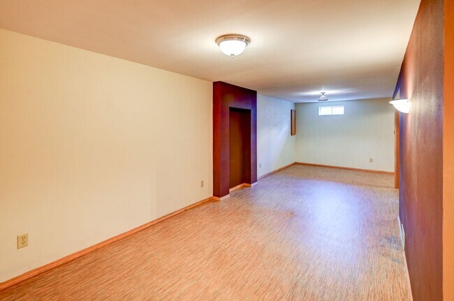Building Photo - 1398 Prairie Rose Dr