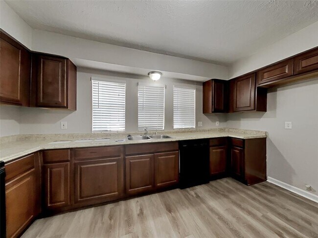 Building Photo - 2806 W Birchdale Dr