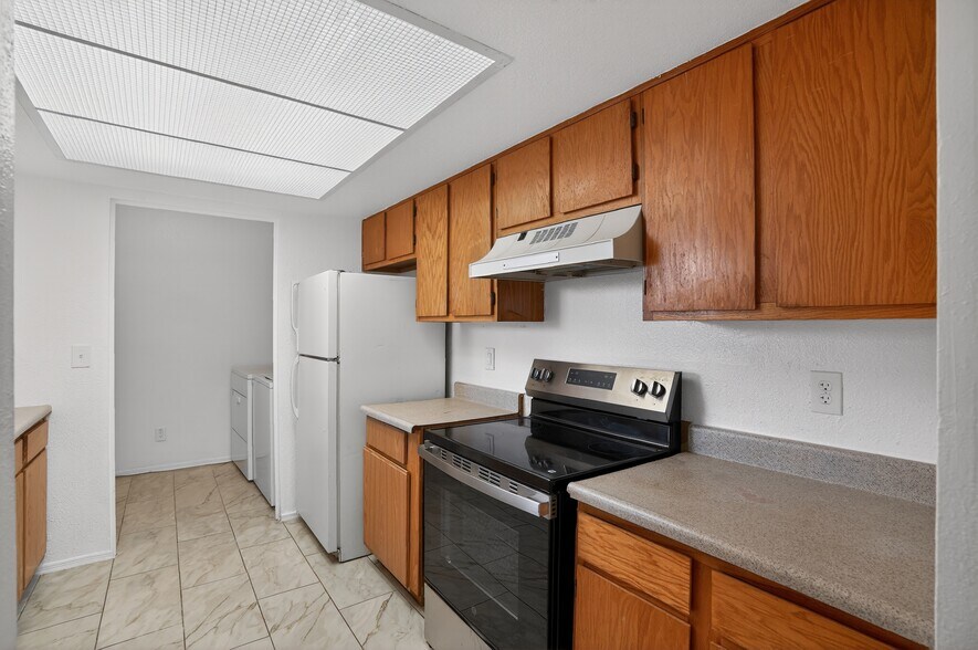 Building Photo - 6911 W Villa Rd