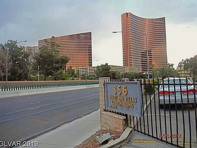 Building Photo - 2 Bedroom Townhome in Las Vegas