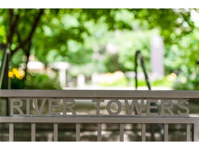 Building Photo - 19 S 1st St