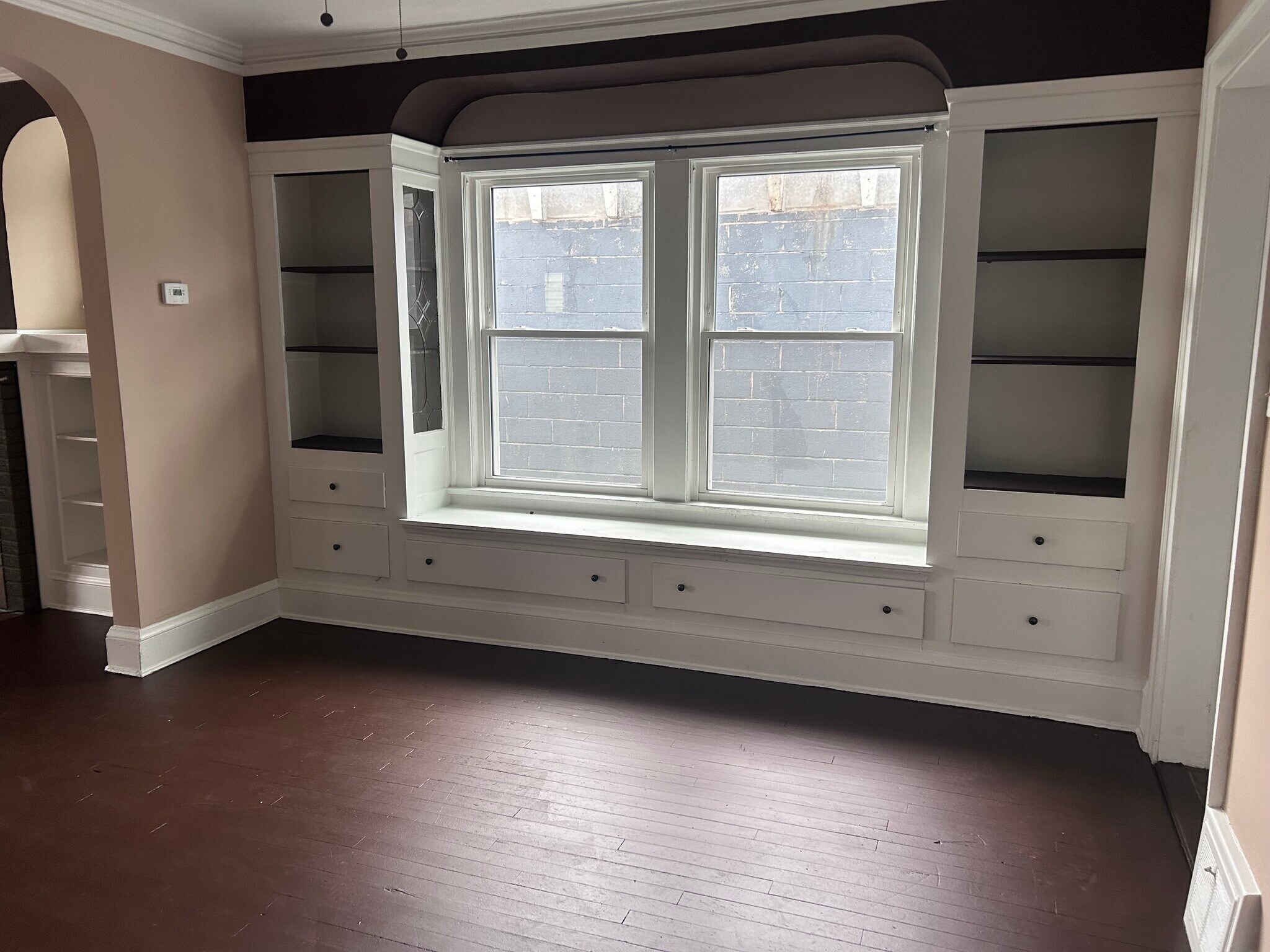 Building Photo - 9501 Rosewood Ave