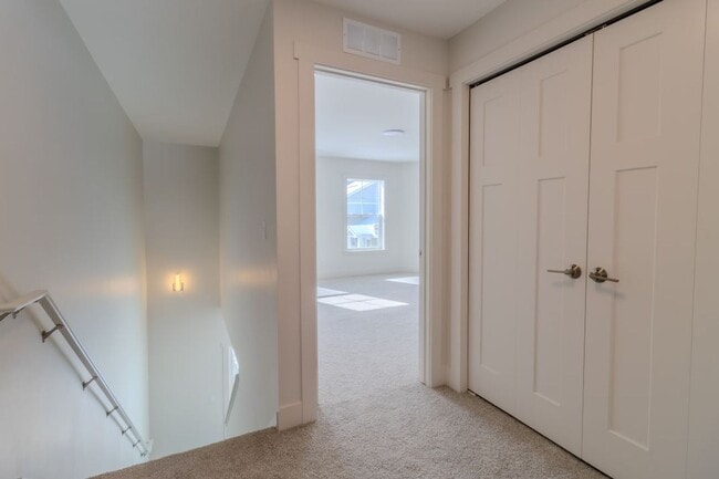 Building Photo - Premiere Place and Premiere Living!