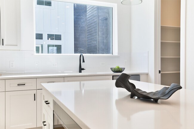 Building Photo - 1018A W 15th 1/2 St