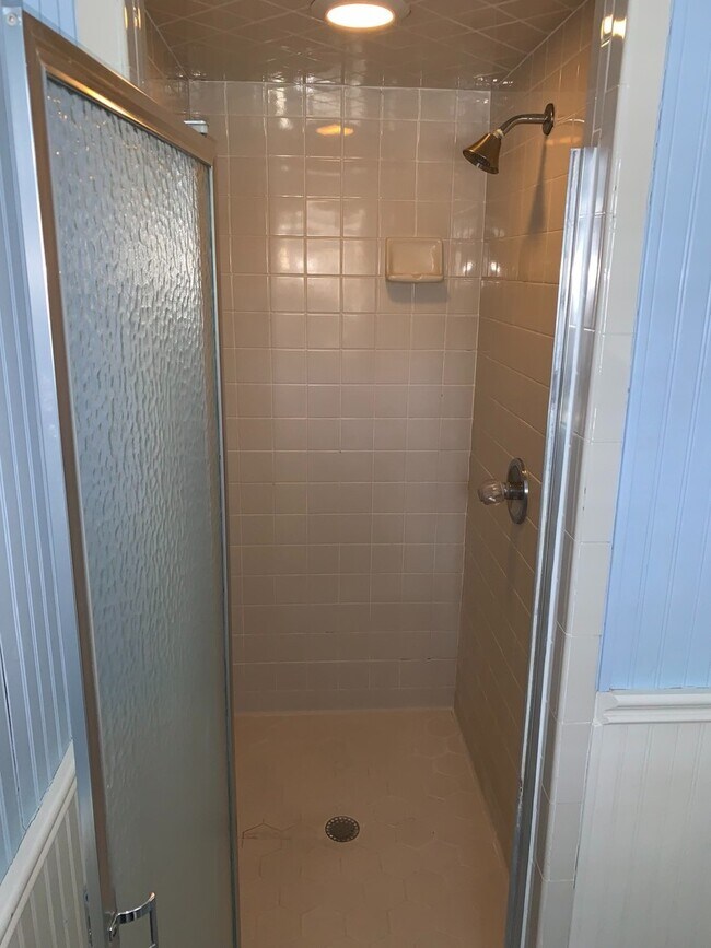 Building Photo - Perfect 2 bed 2.5 bath Lindley Park area T...