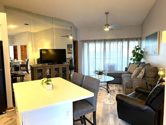 Building Photo - 4801 Casablanca Cir