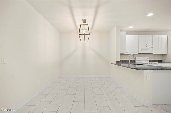 Building Photo - 15851 Portofino Springs Blvd