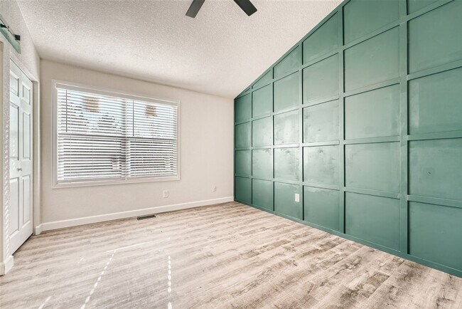 Building Photo - 5701 N Wagonwheel Trail