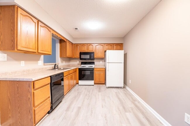 Building Photo - 334 Hawthorne Oaks Way