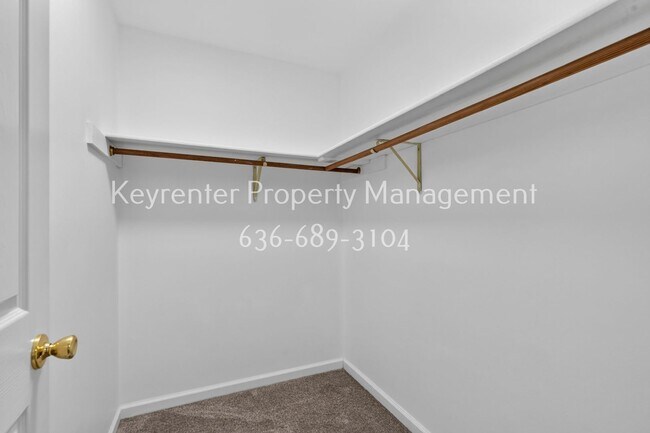 Building Photo - 357 Della Dr