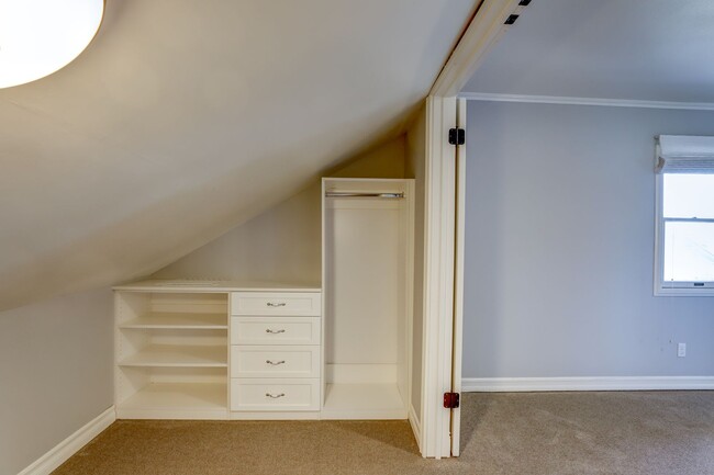 Building Photo - Gorgeous Home in Old Towne Orange