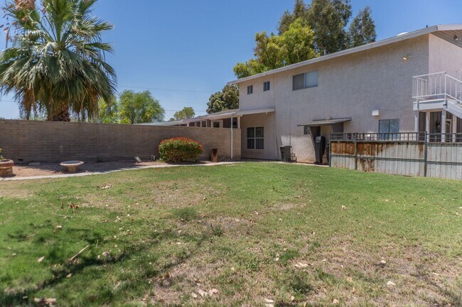 Building Photo - Spacious 3-Bedroom, 4-Bath Vintage Home wi...