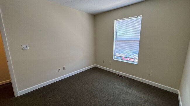Building Photo - 133 Clover Valley Cir