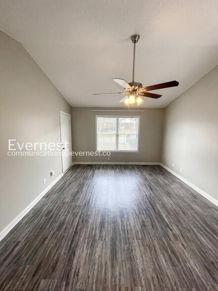 Building Photo - 320 Donna Dr