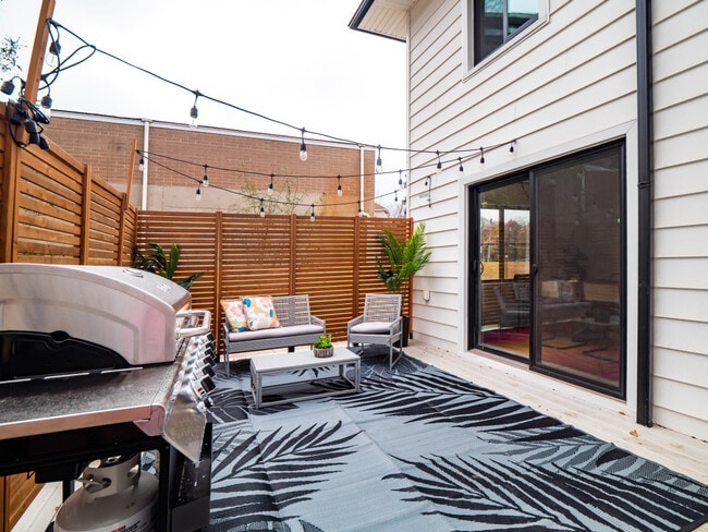 Building Photo - 25 N Rose Blvd