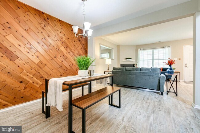 Building Photo - 8624 Venoy Ct