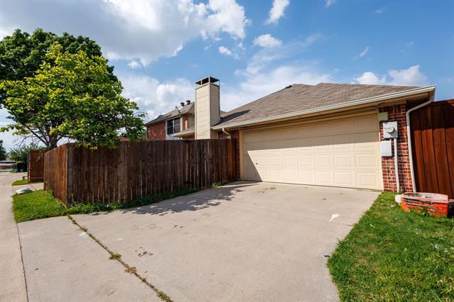 Building Photo - 2144 Chapman Dr
