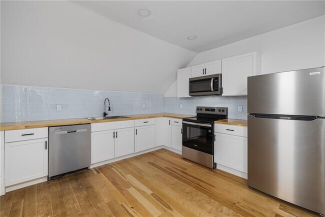 Building Photo - 30 Cypress St