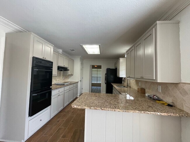 Building Photo - Charming Three Bedroom Home In Shenandoah ...