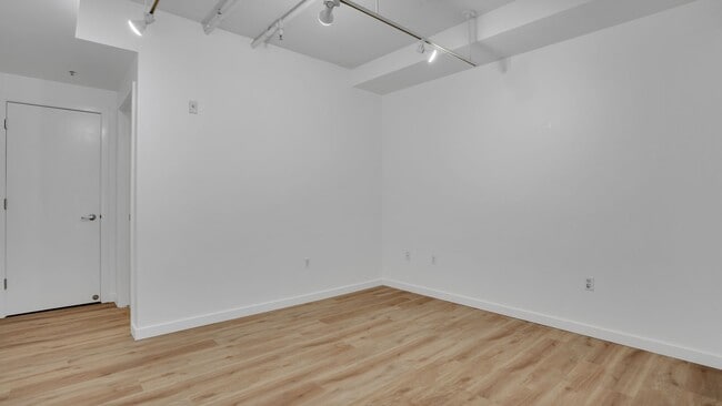 Building Photo - EPIC REA - Modern-Style 1 BR/1 BA Condo in...