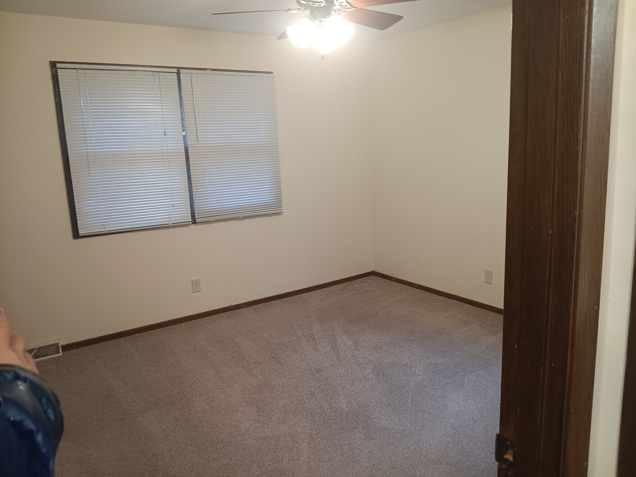 Building Photo - 117 Hilly Oak Dr