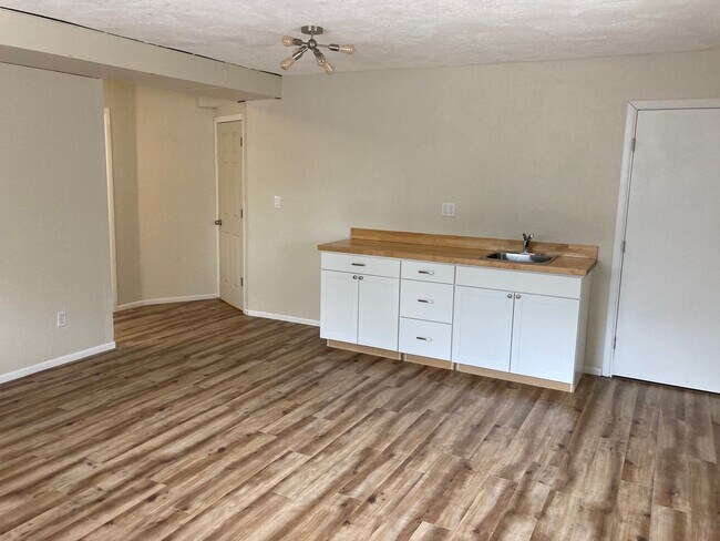 Building Photo - Mid-Century Four Bedroom in Candalaria, La...
