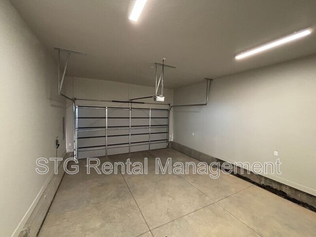 Building Photo - 840 Twin Lakes Dr