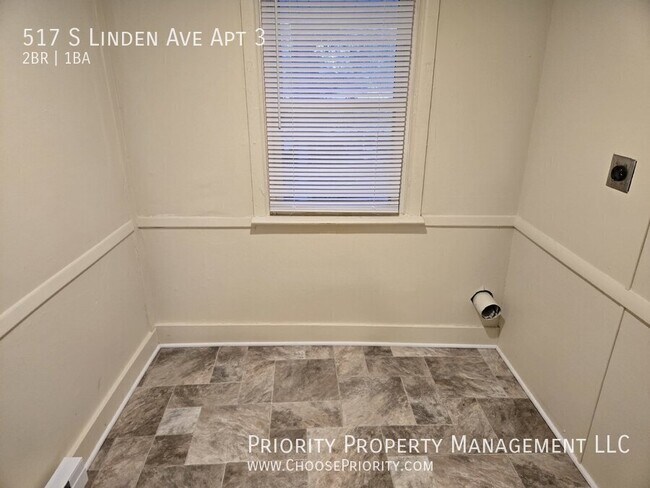 Building Photo - 517 S Linden Ave