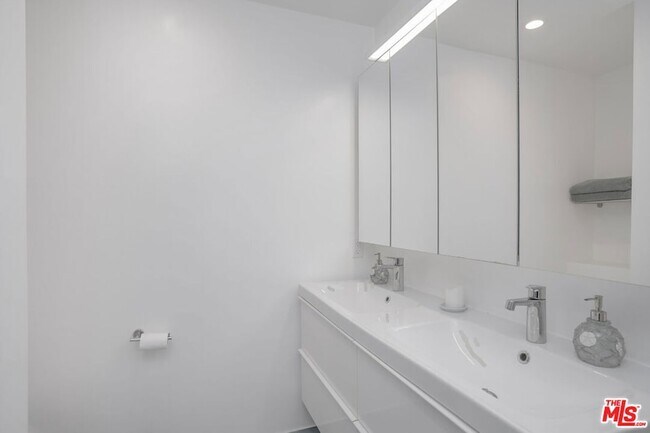 Building Photo - 4108 Highland Ave