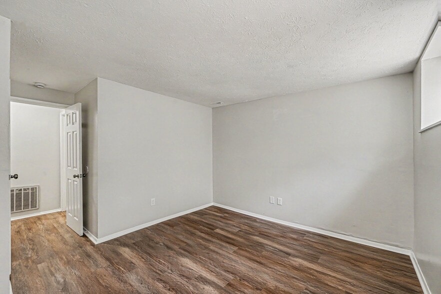 Building Photo - 566 Glenwood Ave